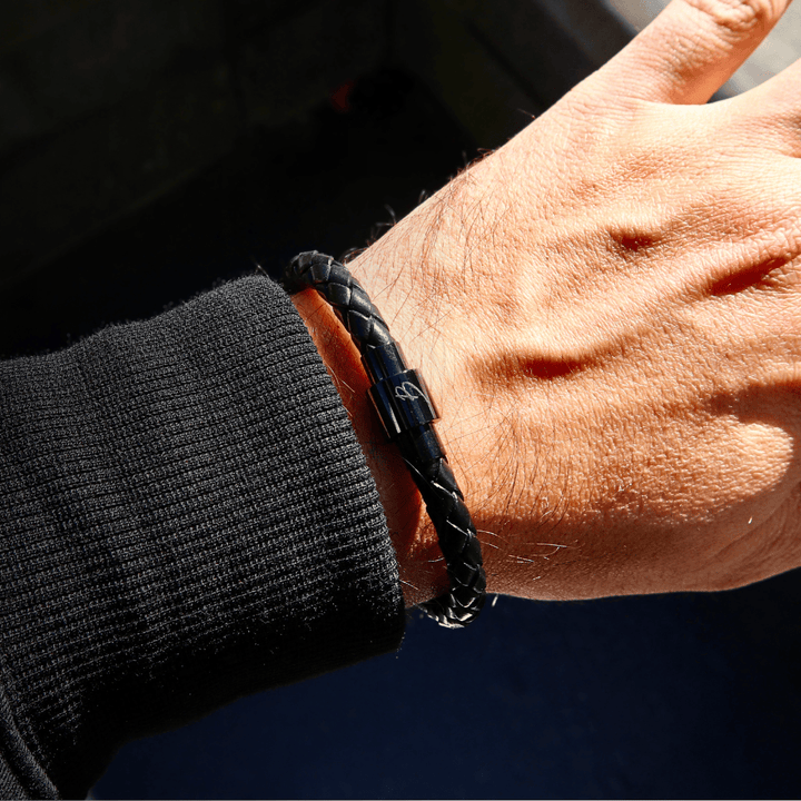 Bracelet Classique en cuir et en acier inoxydable Mathieu Blanchard Bracelets Bracelet Classique 6mm en cuir noir | Collection La Force Mathieu Blanchard Joaillerie