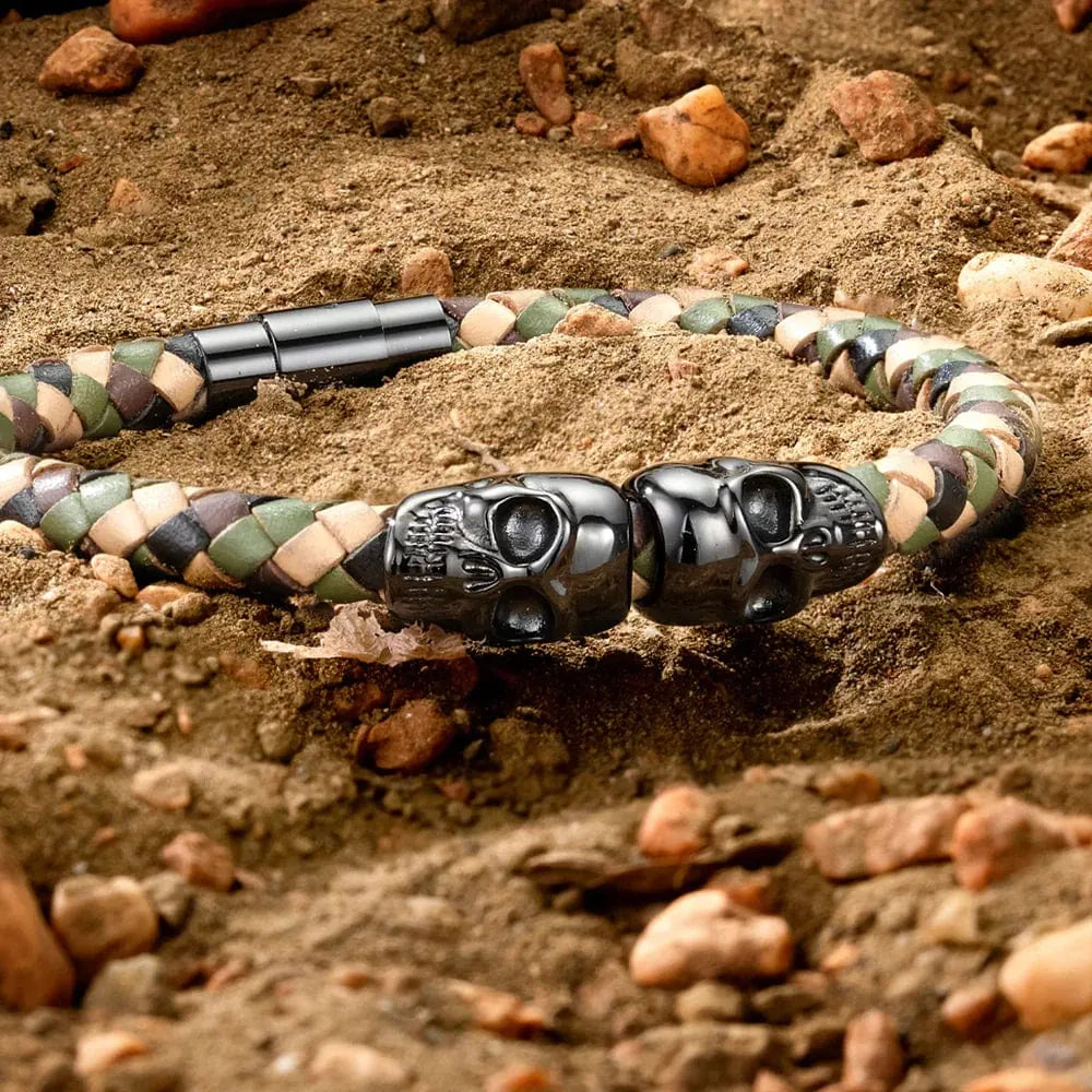 Bracelet Double tête de mort en cuir en acier inoxydable SkeletonHD Bracelets Bracelet de cuir double tête de mort - camouflage | SkeletonHD Mathieu Blanchard Joaillerie