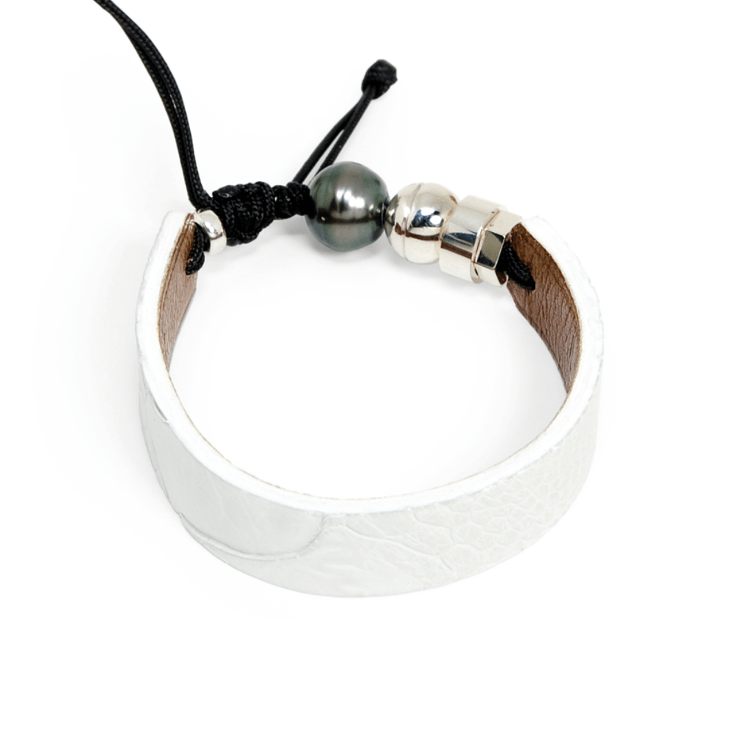 Bracelet en cuir d’autruche, perle de Tahiti et en argent sterling Romeo J. Bracelets Blanc / Argent sterling Bracelet en cuir d’autruche véritable, perle de Tahiti  et argent sterling Romeo J. Mathieu Blanchard Joaillerie