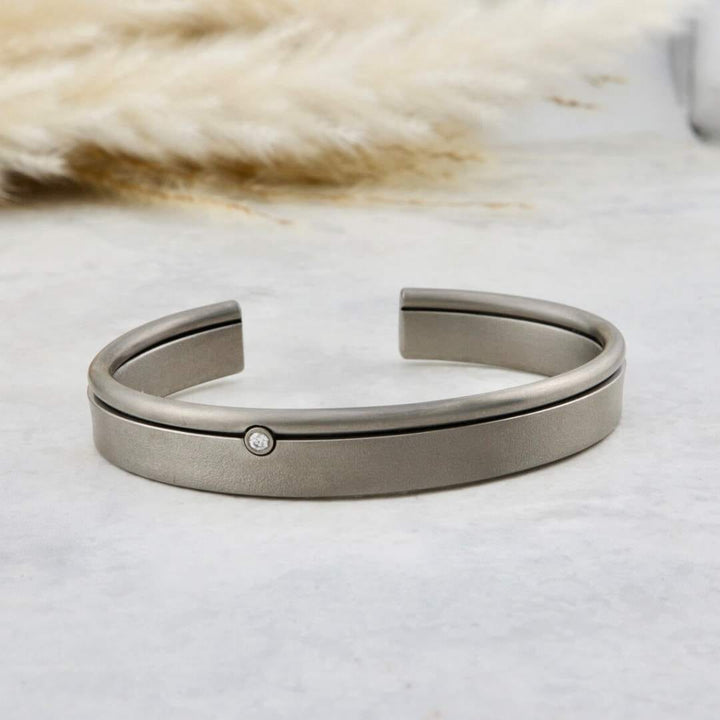 Bracelet Horizon en titane Christine Dwane Titane PBRC13156S Jonc Horizon en argent et tiane | Christine Dwane x Mathieu Blanchard Joailliers Mathieu Blanchard Joaillerie