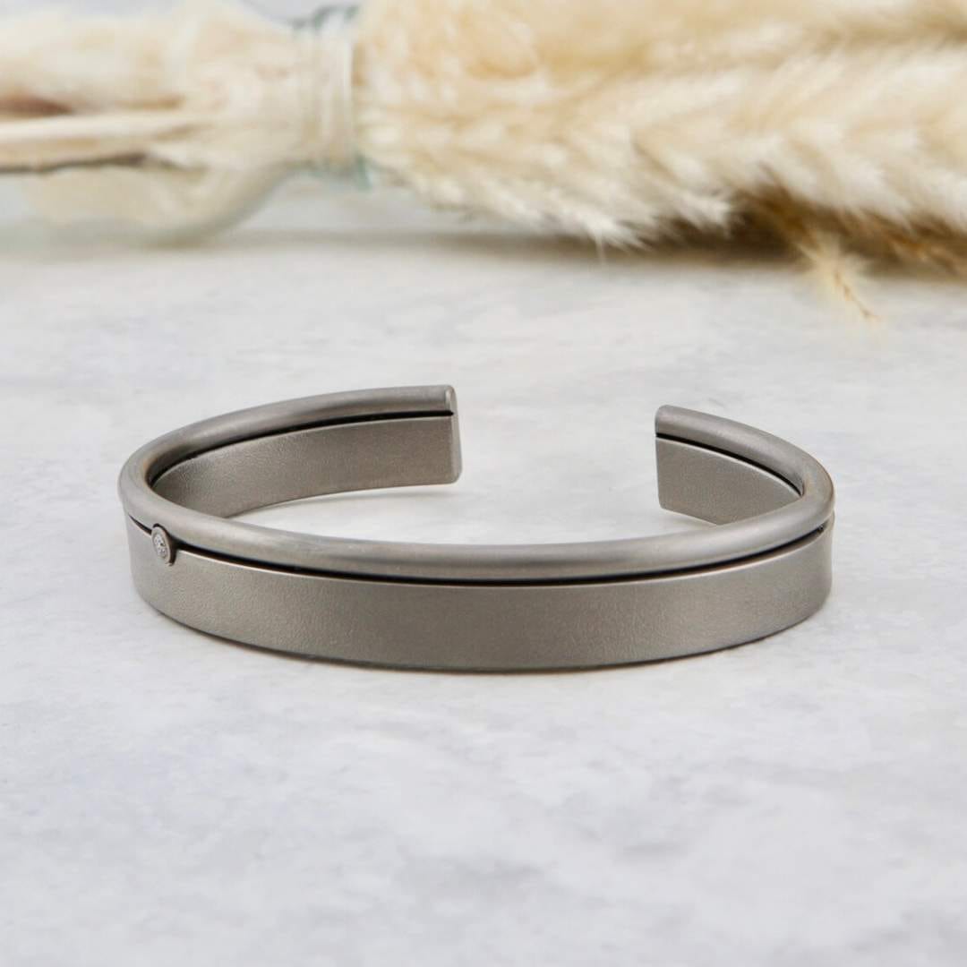 Bracelet Horizon en titane Christine Dwane Titane PBRC13156S Jonc Horizon en argent et tiane | Christine Dwane x Mathieu Blanchard Joailliers Mathieu Blanchard Joaillerie