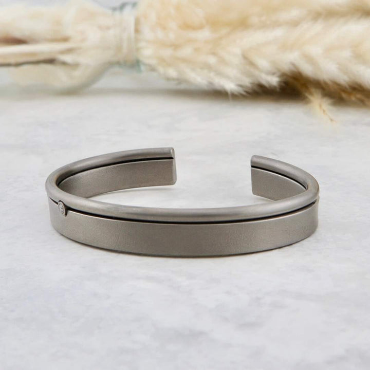 Bracelet Horizon en titane Christine Dwane Titane PBRC13156S Jonc Horizon en argent et tiane | Christine Dwane x Mathieu Blanchard Joailliers Mathieu Blanchard Joaillerie