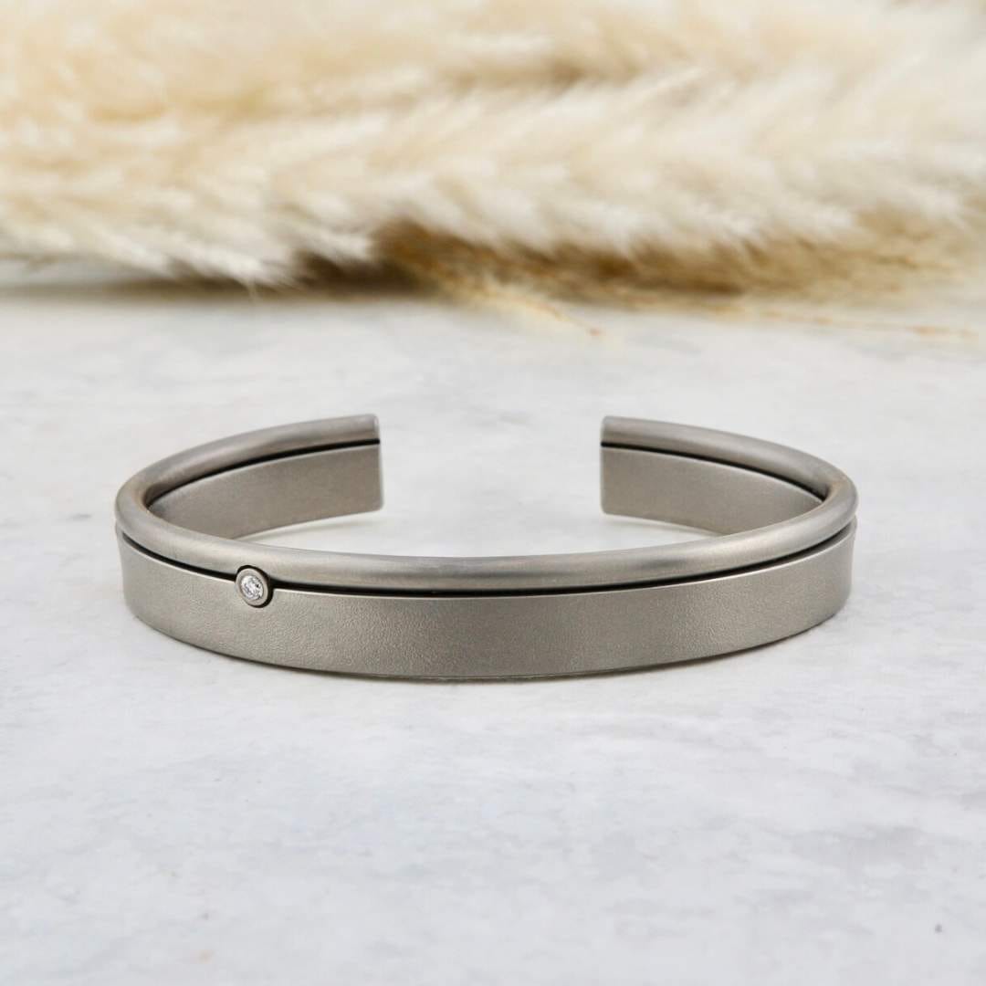 Bracelet Horizon en titane Christine Dwane Titane PBRC13156S Jonc Horizon en argent et tiane | Christine Dwane x Mathieu Blanchard Joailliers Mathieu Blanchard Joaillerie