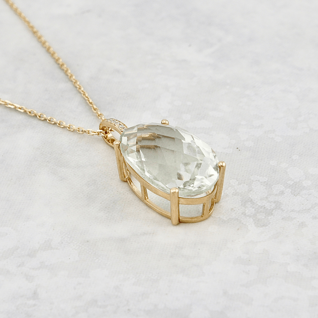 Collier, diamants et améthyste verte en or 14k Mathieu Blanchard Collier Or jaune 14K Collier en or 14K, perle, diamants et améthyste | Mathieu Blanchard Mathieu Blanchard Joaillerie