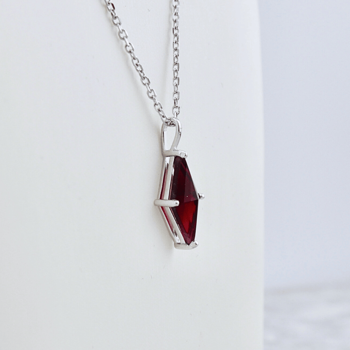 Collier Losange et grenat en argent sterling Mathieu Blanchard Collier Argent sterling PCOM16142S Collier Losange en argent sterling et grenat | Mathieu Blanchard Mathieu Blanchard Joaillerie