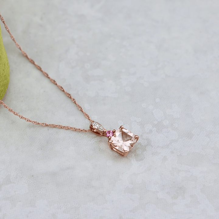 Collier, morganite, saphir rose et diamant en or rose 10K - Colliers Or rose 10K KP05-104525P/MR Collier en or 10K, morganite poire et diamant | Mathieu Blanchard Mathieu Blanchard Joaillerie