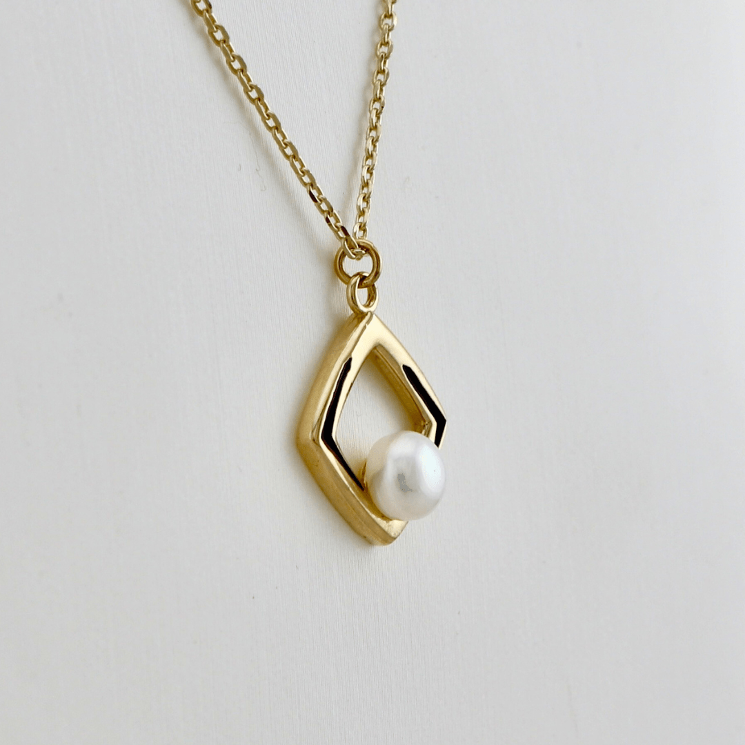 Collier Perles en or jaune 10K Mathieu Blanchard Joaillerie Or jaune 10K G080-3 Collier Perles en or 10K et émail noir | Mathieu Blanchard Mathieu Blanchard Joaillerie