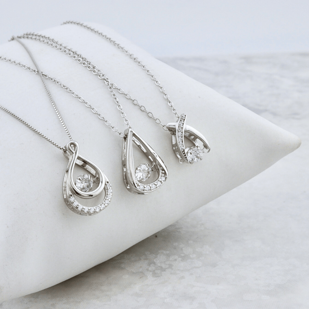 Collier Sereno en argent sterling Mathieu Blanchard Pendants Argent / Argent sterling PCOAM12895S Collier avec pierre centrale en mouvement | Mathieu Blanchard Mathieu Blanchard Joaillerie