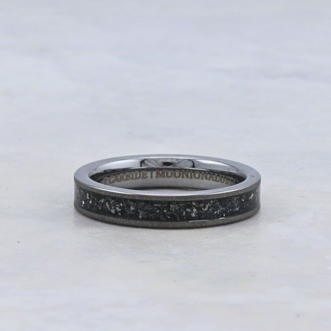 Jonc Météorite Muonionalusta 4mm en tungstène Mathieu Blanchard Jonc tungstène 4mm avec météorite Muonionalusta | Mathieu Blanchard Mathieu Blanchard Joaillerie