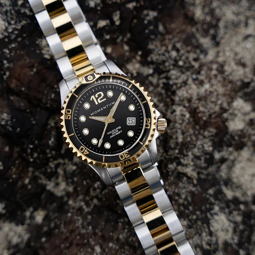 Momentum Montres Acier inoxydable Montre à énergie solaire 30mm Mini Eclipse 2-tons