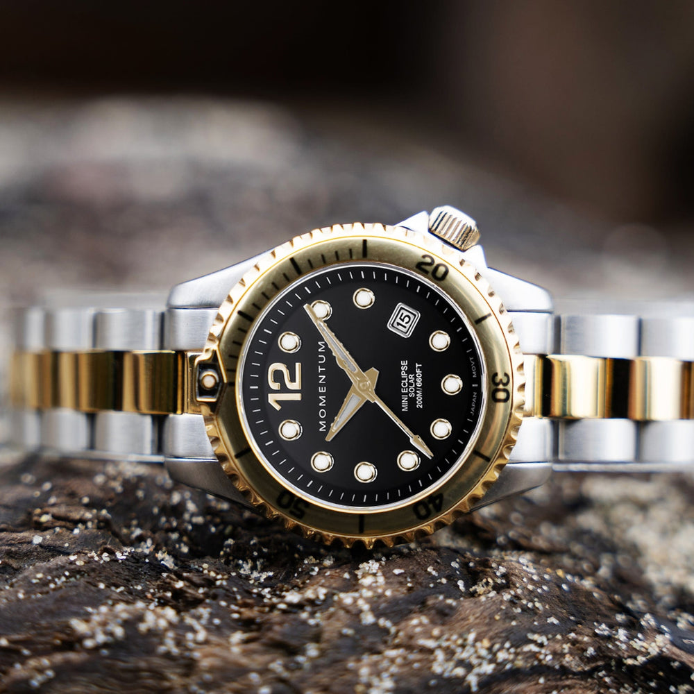 Momentum Montres Acier inoxydable Montre à énergie solaire 30mm Mini Eclipse 2-tons