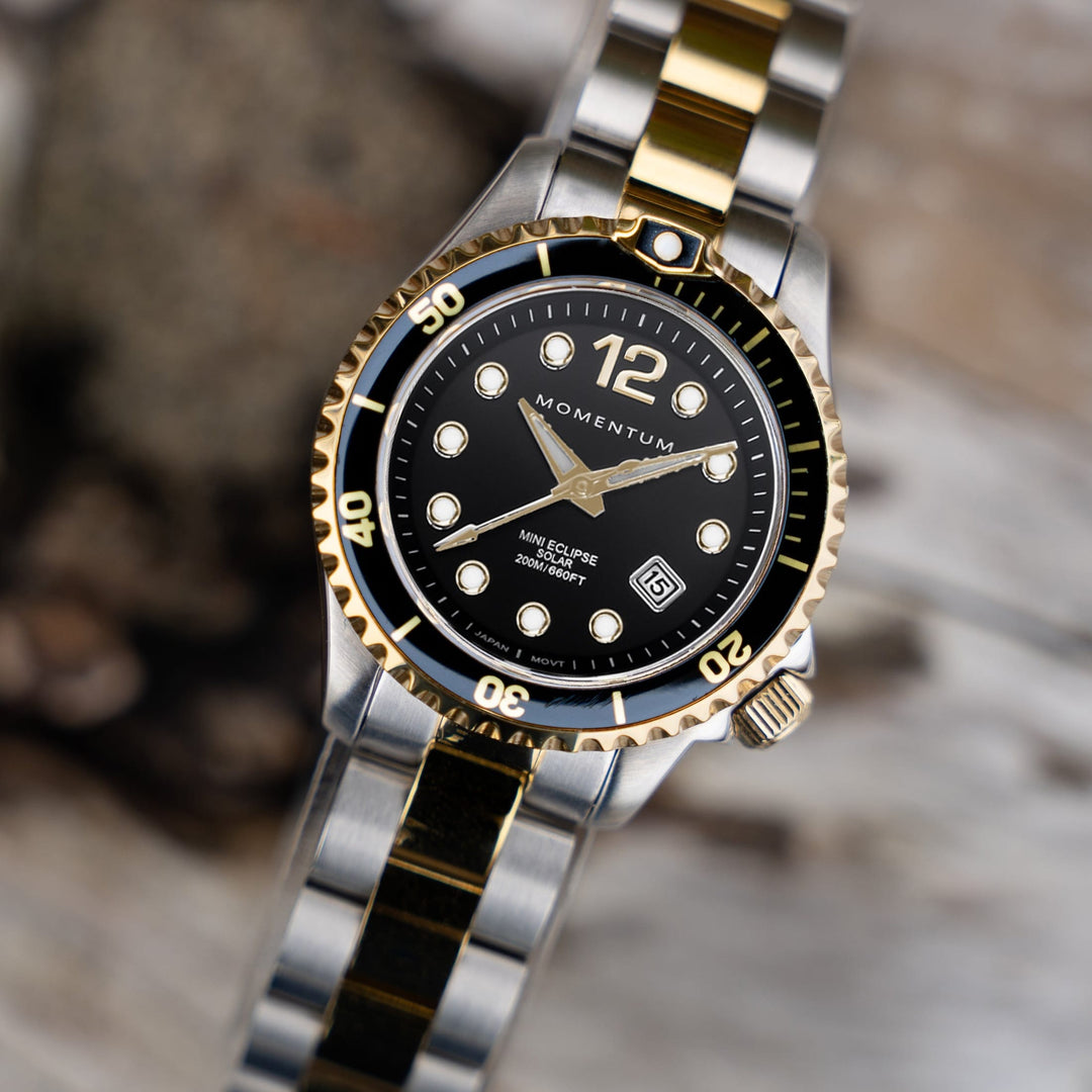 Montre à énergie solaire 30mm Mini Eclipse 2 tons Momentum Montres Acier inoxydable plaqué or jaune 075AAAGNB-AB-BAA-B-BE-BOEA-D-B-B Montre Solaire Momentum Mini Eclipse | Assemblée à Vancouver Mathieu Blanchard Joaillerie