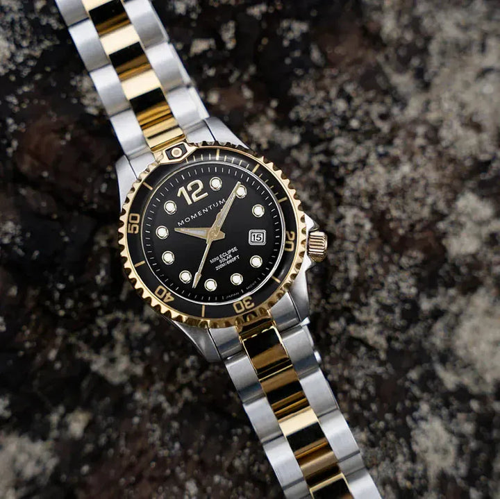 Montre à énergie solaire 30mm Mini Eclipse 2 tons Momentum Montres Acier inoxydable plaqué or jaune 075AAAGNB-AB-BAA-B-BE-BOEA-D-B-B Montre Solaire Momentum Mini Eclipse | Assemblée à Vancouver Mathieu Blanchard Joaillerie