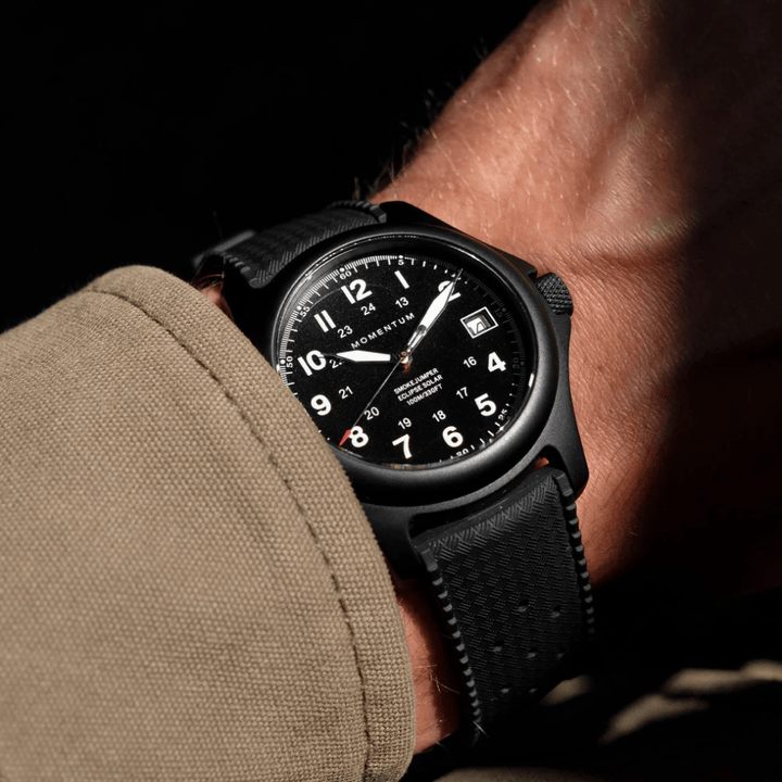 Momentum Montres Caoutchouc Montre à énergie solaire 38mm Smokejumper Eclipse Noir