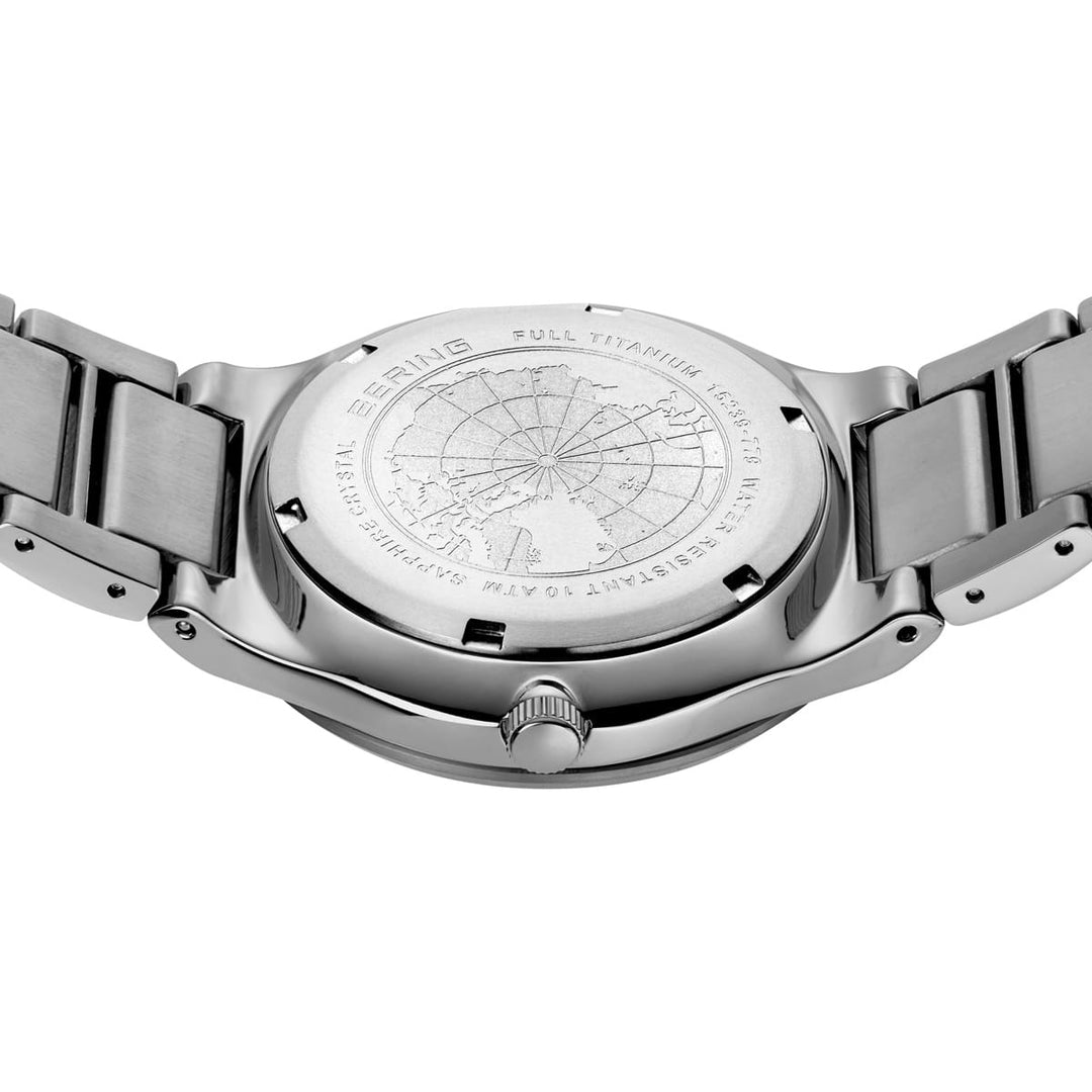 Montre à énergie solaire Bering 39mm 15239 779 Bering Montre Titane 15239-779 Montre Bering Solaire Argent 39mm 15239-779 | Mathieu Blanchard Mathieu Blanchard Joaillerie