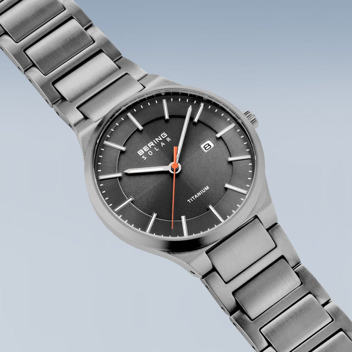 Montre à énergie solaire Bering 39mm 15239 779 Bering Montre Titane 15239-779 Montre Bering Solaire Argent 39mm 15239-779 | Mathieu Blanchard Mathieu Blanchard Joaillerie