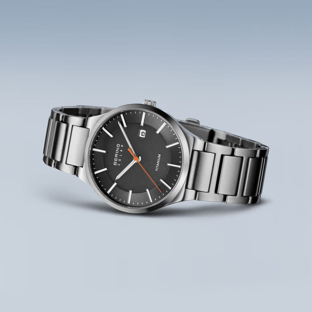 Montre à énergie solaire Bering 39mm 15239 779 Bering Montre Titane 15239-779 Montre Bering Solaire Argent 39mm 15239-779 | Mathieu Blanchard Mathieu Blanchard Joaillerie