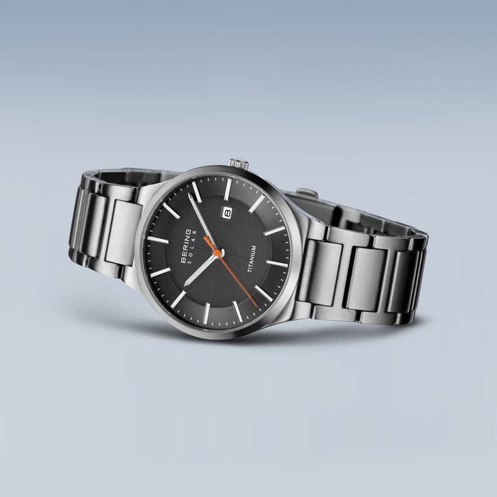 Montre à énergie solaire Bering 39mm 15239 779 Bering Montre Titane 15239-779 Montre Bering Solaire Argent 39mm 15239-779 | Mathieu Blanchard Mathieu Blanchard Joaillerie