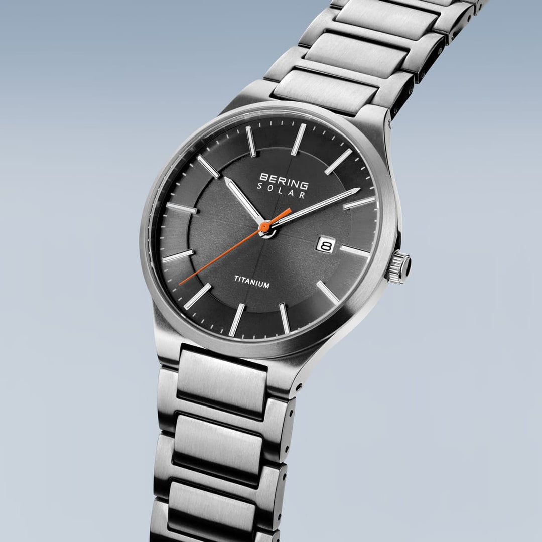Montre à énergie solaire Bering 39mm 15239 779 Bering Montre Titane 15239-779 Montre Bering Solaire Argent 39mm 15239-779 | Mathieu Blanchard Mathieu Blanchard Joaillerie
