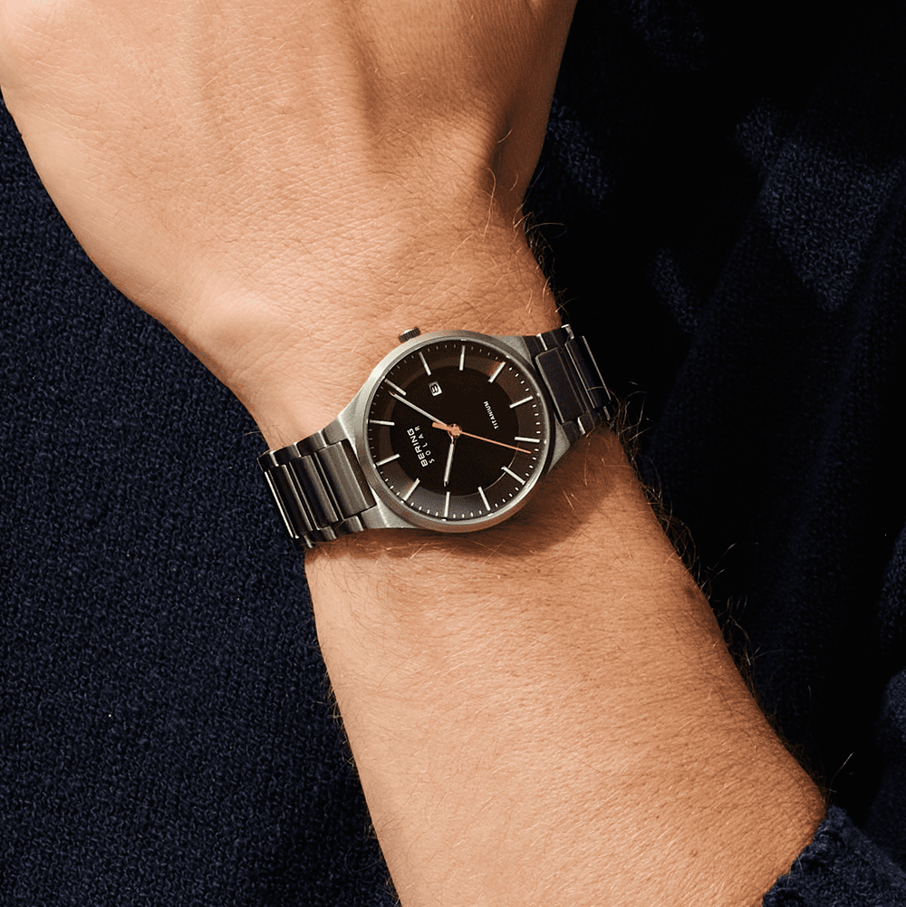 Montre à énergie solaire Bering 39mm 15239 779 Bering Montre Titane 15239-779 Montre Bering Solaire Argent 39mm 15239-779 | Mathieu Blanchard Mathieu Blanchard Joaillerie