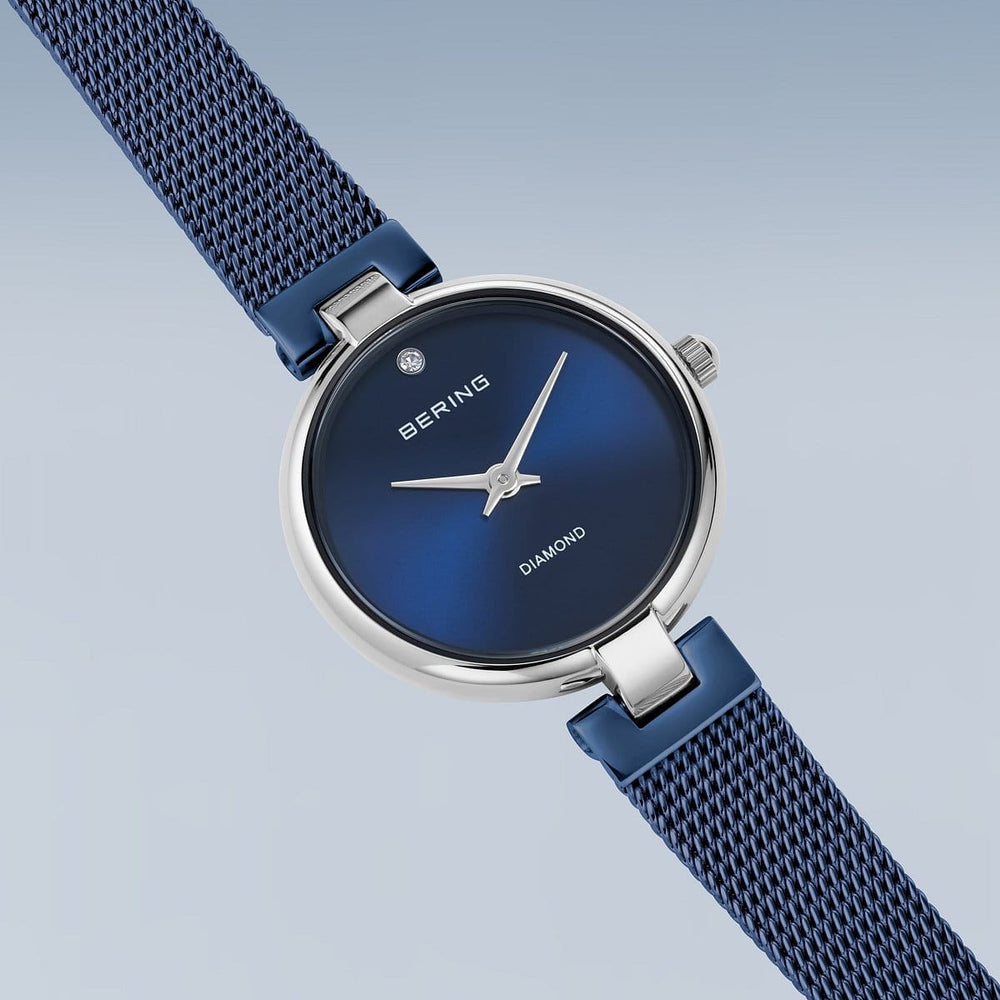 Montre Bering Bleu Brillant 24mm 17724 307 Bering Montre Acier inoxydable plaqué bleu 17724-307 Montre Bering Argent Bleu Brillant 24mm 17724-307 - Mathieu Blanchard - Dépositaire officiel Bering Canada Mathieu Blanchard Joaillerie