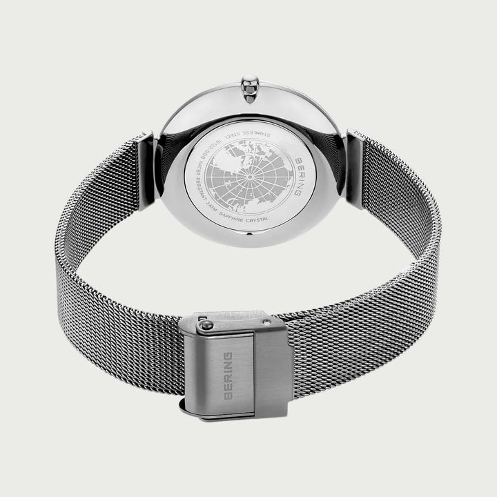 Montre Bering Classic 32mm 18132 004 Bering Montre Acier inoxydable 18132-004 Montre Bering Classic Argent 32mm 18132-004 - Mathieu Blanchard - Dépositaire officiel Bering Canada Mathieu Blanchard Joaillerie
