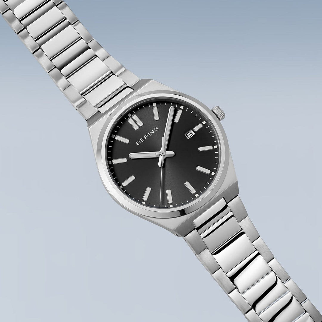 Montre Bering Classic 39mm 17639 702 Bering Montre Acier inoxydable 17639-702 Montre Bering Classic Argent 39mm 17639-702 - Mathieu Blanchard Mathieu Blanchard Joaillerie
