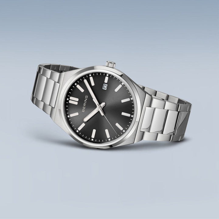 Montre Bering Classic 39mm 17639 702 Bering Montre Acier inoxydable 17639-702 Montre Bering Classic Argent 39mm 17639-702 - Mathieu Blanchard Mathieu Blanchard Joaillerie