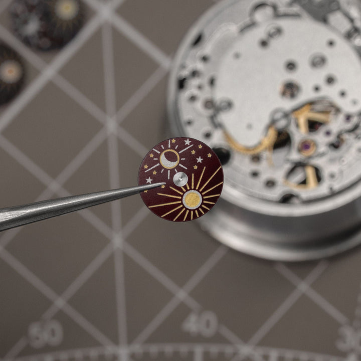 Montre Charlie Paris INITIAL Open Heart Jour/Nuit Bordeaux 40 mm en acier inoxydable Charlie Paris Montre Montre Charlie Paris INITIAL Open Heart Jour/Nuit - Bordeaux 40 mm | Dépositaire Officiel Canada | Mathieu Blanchard Joaillerie Mathieu Blanchard Joaillerie