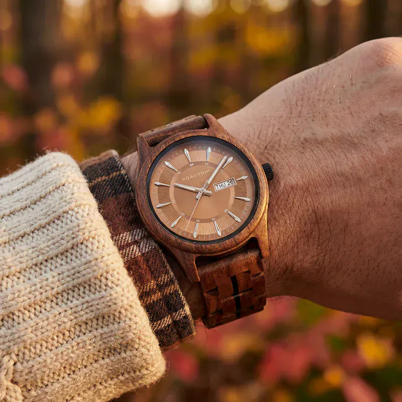 Montre en bois Roadtrip Torréfaction Roadtripmadewood Montre en bois Acier inoxydable plaqué noir RTMW-ROADTRIP-TORREFACTION Montre Roadtrip - Torréfaction en bois | Mathieu Blanchard Joaillerie Mathieu Blanchard Joaillerie