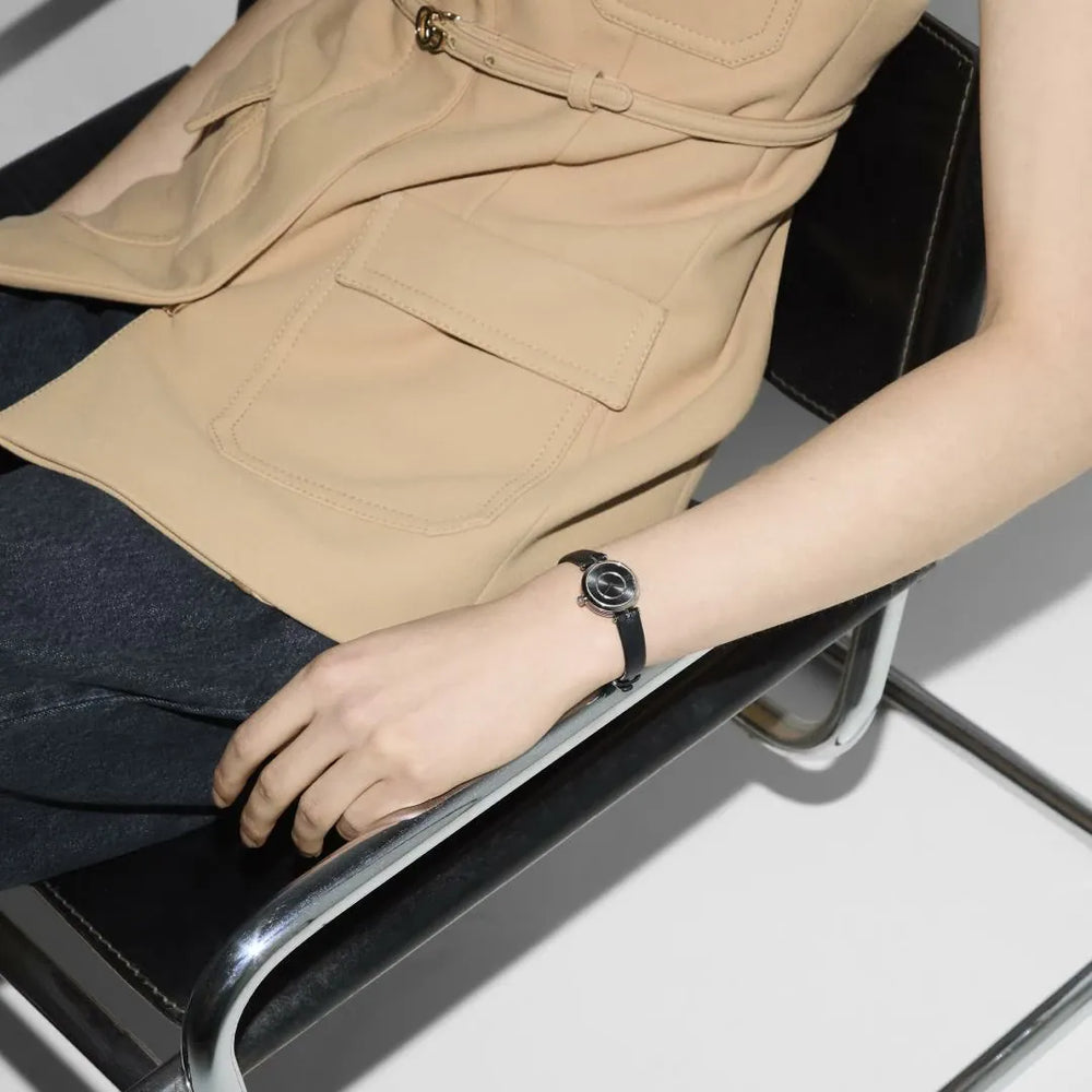 Gucci TIME ONLY Montre Gucci Model 2000  YA167503