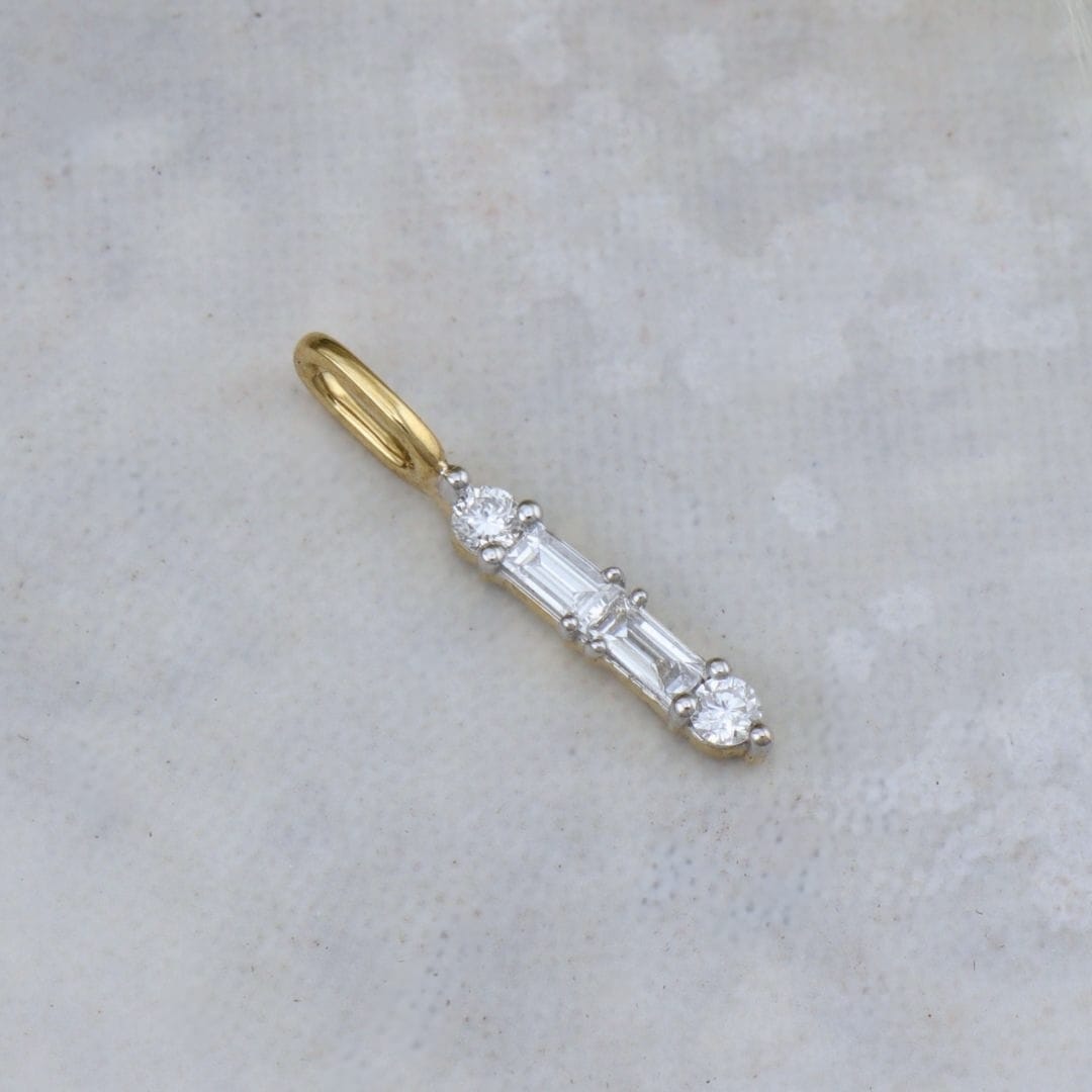 Pendentif Barre de diamants en or jaune 10K Mathieu Blanchard Collier Or jaune 10K LGP50431-10 Pendentif Barre de diamants | Mathieu Blanchard Mathieu Blanchard Joaillerie