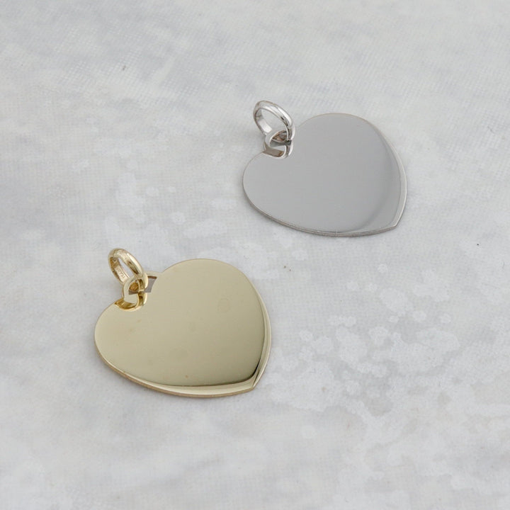 Pendentif Cœur en or jaune 10K - Breloques et pendentifs Pendentif Coeur Plaque à graver en or jaune 10K | Mathieu Blanchard Mathieu Blanchard Joaillerie