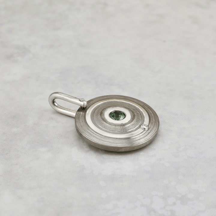 Pendentif,, diamant et saphir du Montana en titane Christine Dwane Titane PPEC14187S Pendentif en argent fin, titane, diamant et saphir du Montana | Mathieu Blanchard Mathieu Blanchard Joaillerie