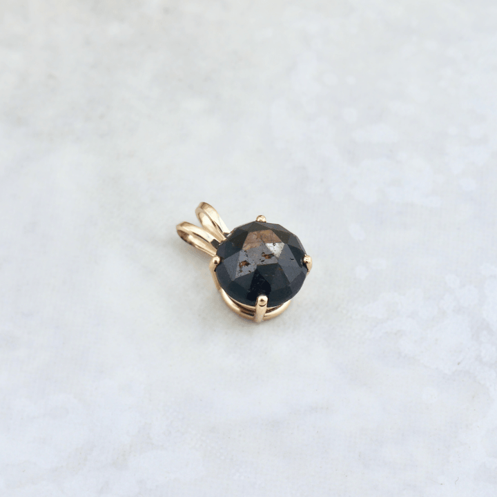 Pendentif et Saphir Doré Mathieu Blanchard Collier Pendentif sur mesure en or 14K et saphir doré | Mathieu Blanchard Mathieu Blanchard Joaillerie