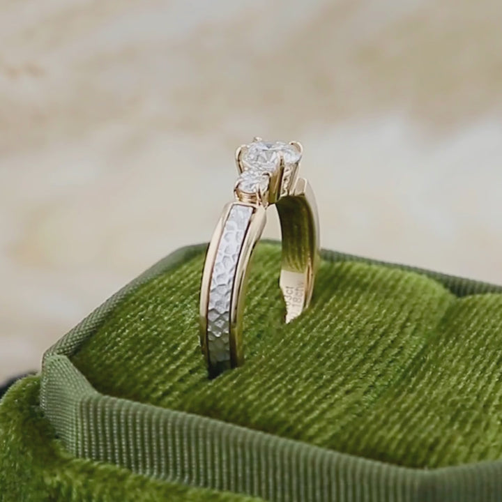 Hammered Three-Stone 0,81 CTW Diamond Engagement Ring